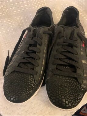 Women’s black and pink low rise Puma sneakers, size 8.